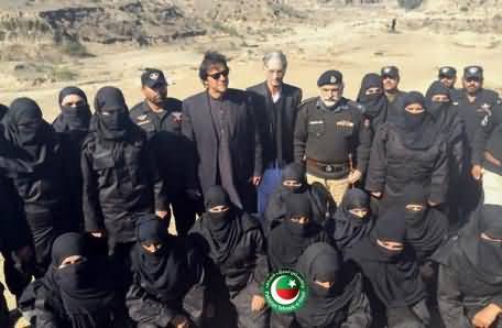 Pictures of Imran Khan With Female Troopers KPK Police During His Visit to Naushera