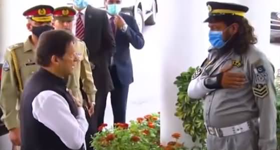 PM Imran Khan Meets And Appreciates Head Constable Traffic Police