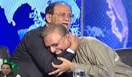 PMLN Sheikh Rohail Asghar Hugs PTI Dr. Arif Alvi in a Live Show