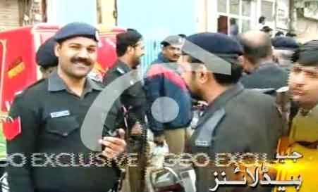 Police Ki Ghunda Gardi Par Awam Ne Police Walon Ko Kamre Mein Band Kar Diya