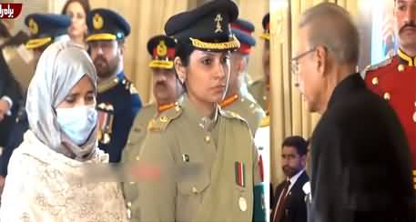 President Dr. Arif Alvi conferring insignia of military awards at an investiture ceremony