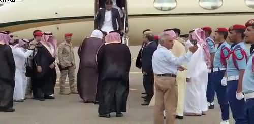 Prime Minister Imran Khan reaches Saudi Arabia (Madina Munawara) on 2 days visit