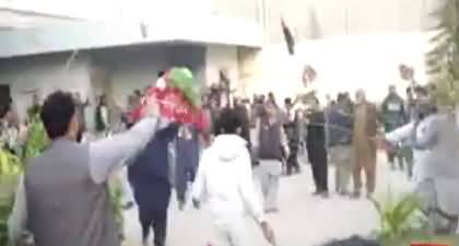 PTI and PPP workers fighting, Ali Zaidi standing and watching the brawl
