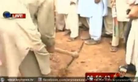 PTI Azadi March Participants Digging Graves For Themselves at D Chowk Islamabad