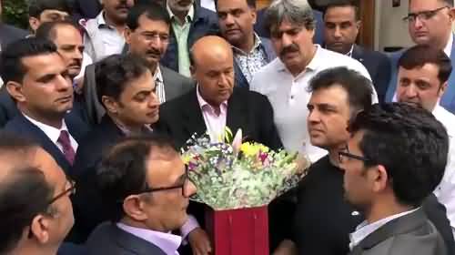 PTI workers visits Harley Street Clinic, present flowers from Imran Khan to Kalsoom Nawaz.