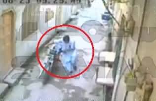 Rawalpindi: CCTV Video of the Person Who Shot Dead by the Motor Bike Thieves While Resisting
