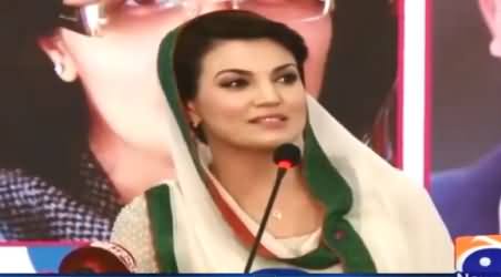 Reham Khan Giving the Tips For A Successful Marriage to Woman in Lighter Mood