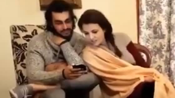 Reham Khan Singing With Her Family Members, Exclusive Video