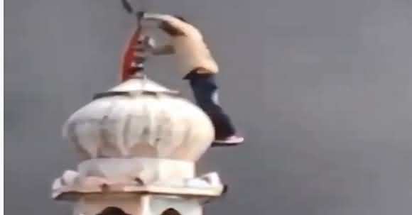 RSS Goons Attack On Delhi Mosque Waving Zafrani Flag On Minarets