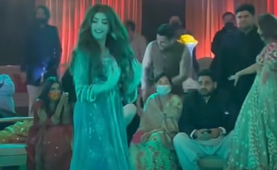Sajal Aly dance at the wedding ceremony of her sister Saboor Aly