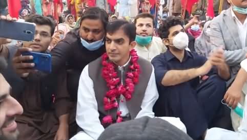 See How People Welcome PTM Leader Mohsin Dawar in Lahore