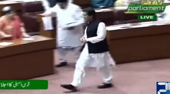 See How PTI Members Welcome Imran Khan When He Enters National Assembly