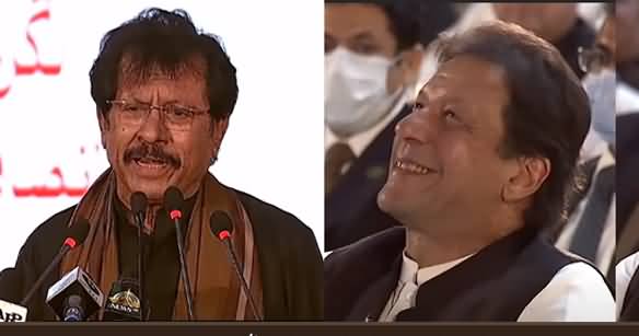 See Joyful Smile on PM Imran Khan's Face While Listening Ataullah's New Political Song