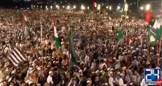 See The Crowd At PDM Jalsa in Karachi, Maryam Aurengzeb Making Video of The Crowd