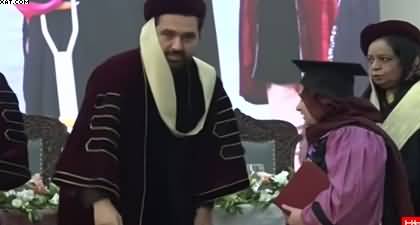 See what CM KP Sohail Afridi did when a special student came on stage to receive degree