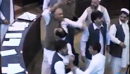 Severe Clash Between PTI and Opposition Members in KPK Assembly