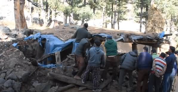 Shacks of Muslim Kashmiris Getting Demolished in Indian Occupied Kashmir