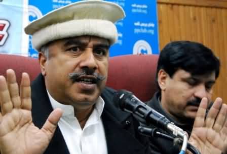 Shah Farman Raid with Media and Police At PESCO Chief House and Caught His Electricity Theft