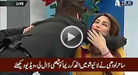 Shameful Media: Sahir Lodhi Hugs Actress Reema in Live Show without Any Reason