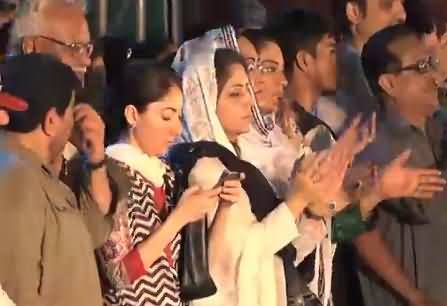 Sharmila Farooqi Busy in Using Twitter During Asif Zardari's Speech in Lyari Jalsa