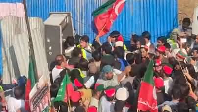Sher Afzal Marwat enters jalsa gah, grave mismanagement at entry point
