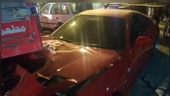 Shoaib Malik's Car Has An Accident Near Gaddafi Stadium Lahore