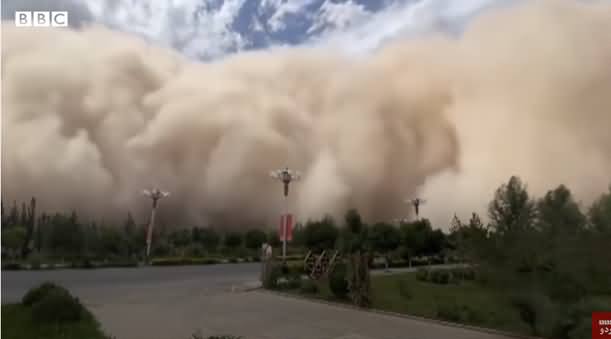 Shocking Video As Sandstorm Swallows Entire City in China