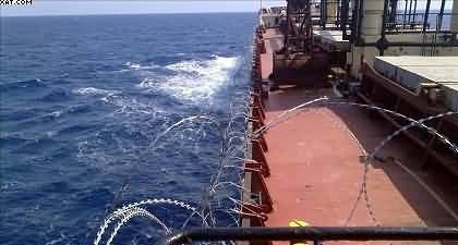 Somali pirates hijack oil tanker with 10 Pakistanis on board