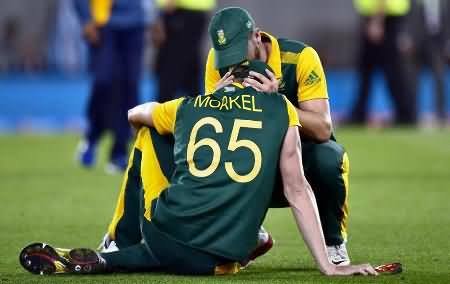 South African Captain De Villiers & Morkel Bursts into Tears After Losing Semi Final Against NZ