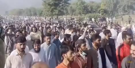 Thousands of people protest on roads after govt sealed Centaurus Mall