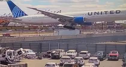 USA: A plane hits a moving truck during landing at Newark, Truck driver miraculously survived