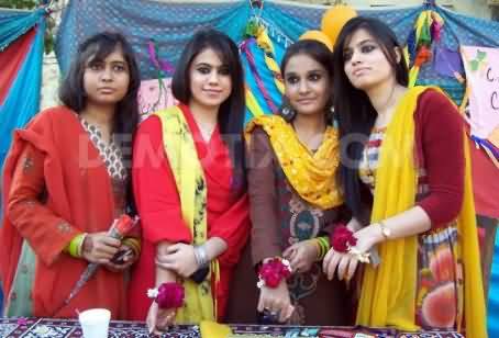 Valentine's Day - A Must Read Column By Prof. Riffat Mazhar - 14th February 2014