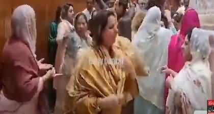 Video: Fight b/w PTI and PMLN female MPA's in Punjab Assembly