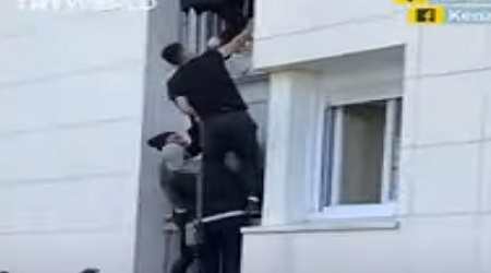 Video - Human Ladder Rescues Baby and Her Parents From Fire