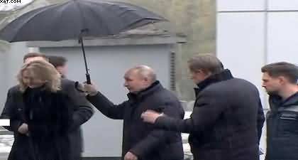 Video of Vladimir Putin holding umbrella for Deputy PM in rain goes viral
