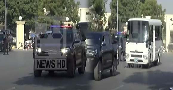 Video - VVIP Protocol Of South African Cricket Team In Pakistan