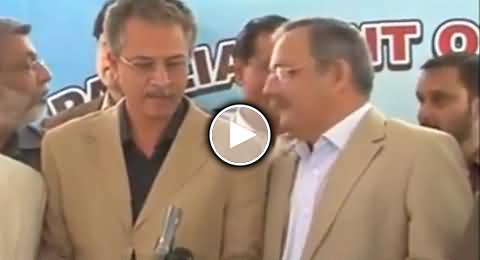 Waseem Akhtar Shameful Words Caught By Mic While Saying in The Ear of Haider Abbas Rizwi