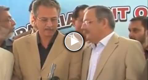 Waseem Akhtar Shameful Words Caught By Mic While Saying in The Ear of Haider Abbas Rizwi