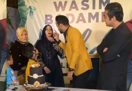 Waseem Badami Celebrating His Birthday With His Mother, Wife & Iqrar ul Hassan