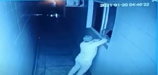 Watch CCTV Footage Of Robbery - How Robber Made Fool Of Security Guard And Looted About 1.76 Crore Rupees?