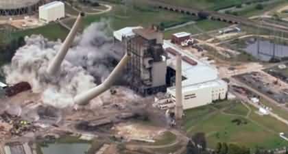 Watch giant chimneys get demolished in Australia - A BBC URDU's report