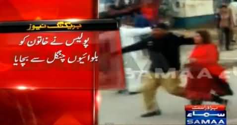 Watch How Punjab Police Saved the Lady in Car From the Protesters in Youhanabad