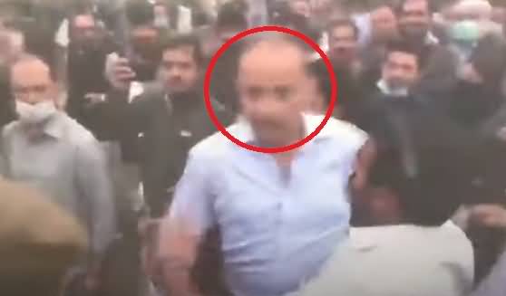 Musadik Malik Got Slapped On Head In Crowd During Clash With PTI Supporters