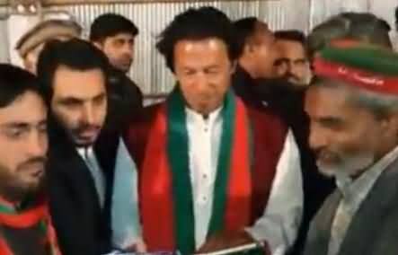 Watch Special Video on Imran Khan's Activities Before Climbing the Container