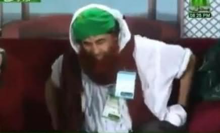 Watch What Maulana Ilyas Qadri Doing While Sitting on Sofa