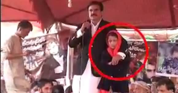 Watch What PMLN Senator Nisar Muhammad Doing With Little Girl on Stage