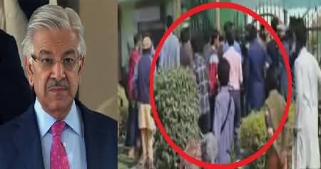 What Guy Did With Khawaja Asif In Ceremony - Must Watch