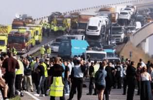 Worst Traffic Accident in the History of London UK - 200 Peopel Injured, 130 Vehicles Crashed