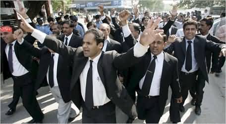 Wukla Gardi: Lawyers Beats A Young Man and an FIA Officer in Lahore High Court