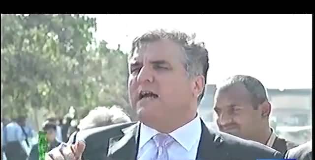 You all stay in courts for 8, 8 hours who works at your ministries - Journalist asks tough questionf from Danial Aziz and Anusha Rehman